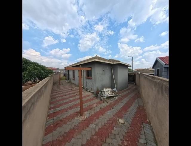 3 BEDROOM HOUSE FOR SALE IN CLAYVILLE